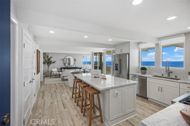 32091 Virginia Way, Laguna Beach CA: https://media.crmls.org/medias/d6fd83e8-3a79-4dc8-b4ef-e66bf97e9994.jpg