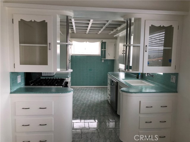 Detail Gallery Image 5 of 12 For 202 via Mesa Grande, Redondo Beach,  CA 90277 - 3 Beds | 2 Baths