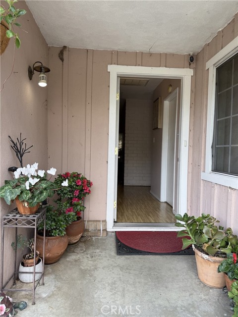 Detail Gallery Image 2 of 22 For 18800 Arminta, Reseda,  CA 91335 - 4 Beds | 3 Baths