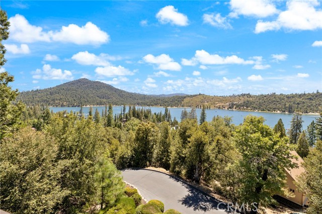 39828 Granite Ridge Lane, Bass Lake CA: https://media.crmls.org/medias/d701fe35-31e5-48b6-b4f6-b1c4400b4132.jpg
