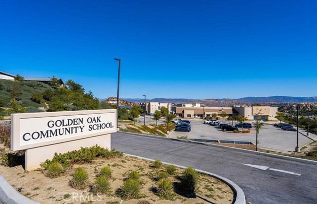 Detail Gallery Image 49 of 66 For 18619 Cedar Crest Dr, Canyon Country,  CA 91387 - 3 Beds | 2/1 Baths