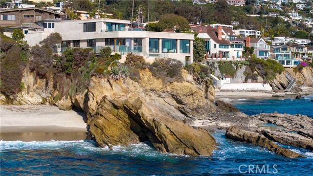 1901 Ocean Way, Laguna Beach CA: https://media.crmls.org/medias/d702f177-1760-4adc-b139-8724d90bc1a0.jpg