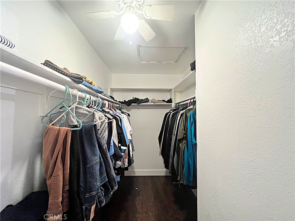 https://media.crmls.org/medias/d7035e31-a39d-454e-bef1-a33b6438ac62.jpg?preset=X-Large