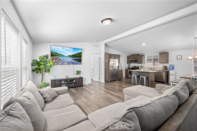913 S Grand Avenue, San Jacinto CA: https://media.crmls.org/medias/d703ddb7-f8f7-46b8-aca8-62a8764667a9.jpg