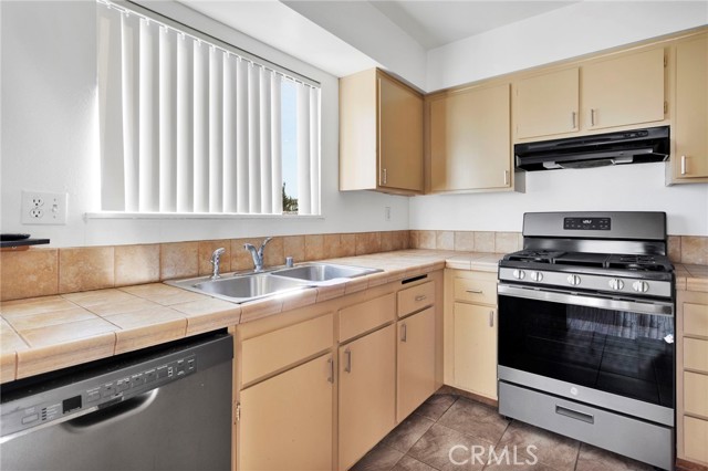 Detail Gallery Image 15 of 35 For 1216 S Cypress Ave #E,  Ontario,  CA 91762 - 2 Beds | 1/1 Baths