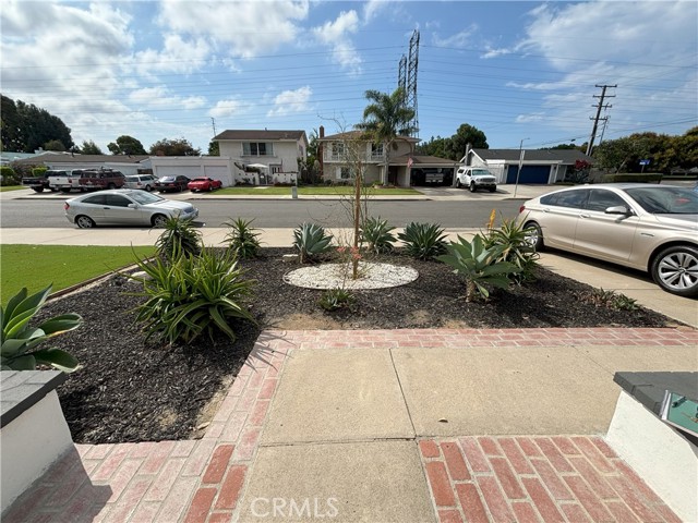 Detail Gallery Image 2 of 28 For 9021 Hyde Park Dr, Huntington Beach,  CA 92646 - 4 Beds | 2/1 Baths