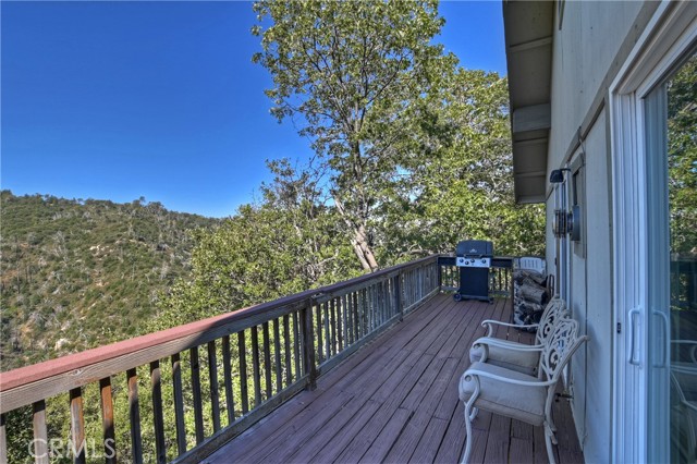 Detail Gallery Image 8 of 33 For 1262 Brentwood Dr, Lake Arrowhead,  CA 92352 - 3 Beds | 2 Baths