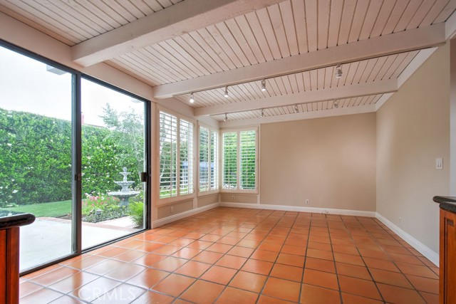 5021 Corkwood Lane, Irvine CA: https://media.crmls.org/medias/d705160d-0197-4141-8b97-3498a4af4a33.jpg