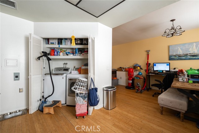 4511 Coldwater Canyon Avenue, Studio City CA: https://media.crmls.org/medias/d7052c38-c08a-420c-99d2-7725c706c047.jpg
