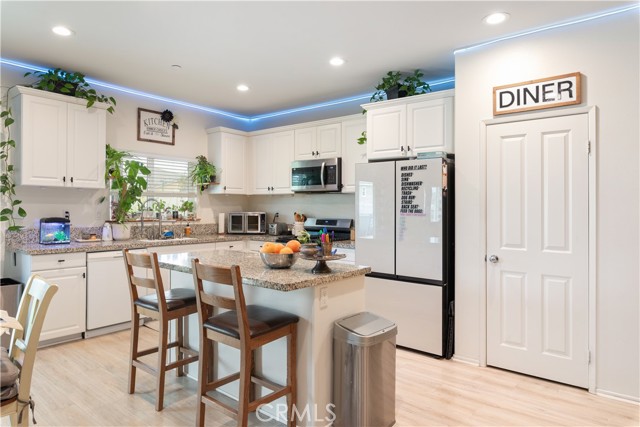 28833 Barn Swallow Way, Murrieta CA: https://media.crmls.org/medias/d705a490-cba6-44e0-9131-ecf032c81be4.jpg