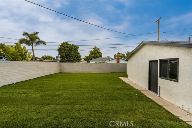 5161 E 27th Street, Long Beach CA: https://media.crmls.org/medias/d7067452-a1d7-49ea-9436-e2c203e07991.jpg
