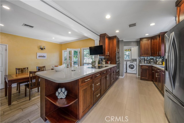 Kitchen & Dining Area