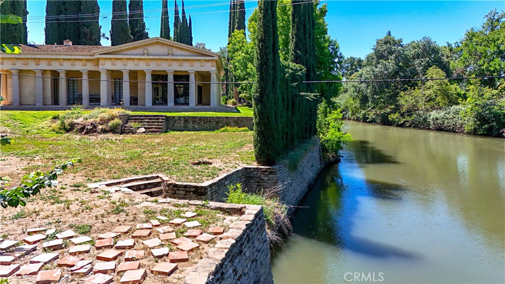 https://media.crmls.org/medias/d706bfb1-4c89-45b1-b25e-cf3c7c0f091a.jpg?preset=X-Large