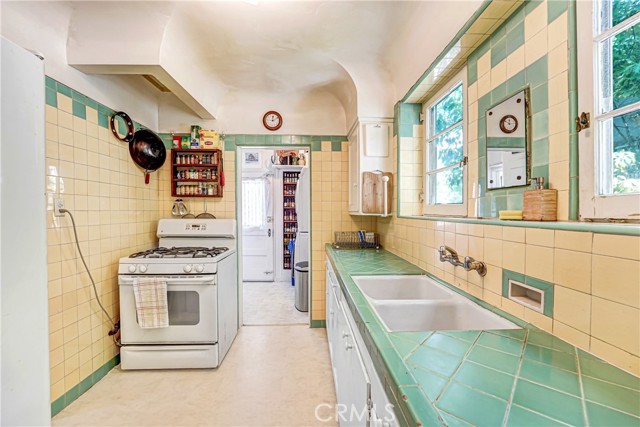 Detail Gallery Image 6 of 9 For 1071 S Crescent Heights Boulevard, Los Angeles,  CA 90035 - – Beds | – Baths