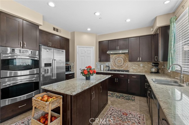 5381 Campania Way, Fontana CA: https://media.crmls.org/medias/d70712e5-d882-4fd1-a944-654426e9596b.jpg