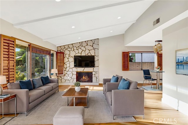 10938 Remmet Avenue, Chatsworth CA: https://media.crmls.org/medias/d707774b-ecdb-40e3-b56b-6df21a30f1f6.jpg
