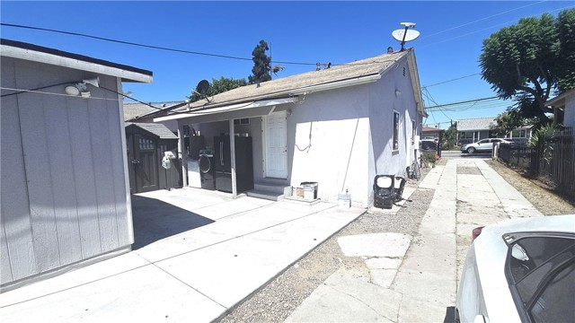 3142 W 112th W Street, Inglewood CA: https://media.crmls.org/medias/d7077af4-497d-4fa7-bcdc-d257908cbfb6.jpg