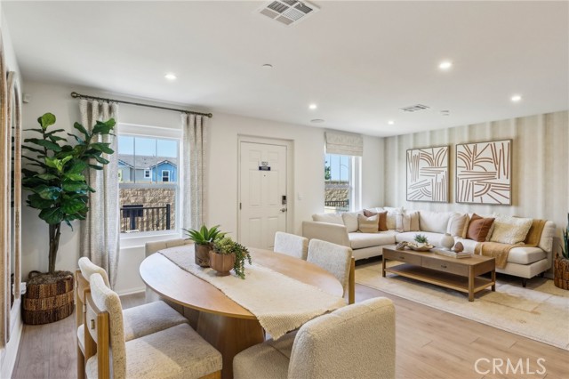 Detail Gallery Image 6 of 23 For 15525 April Dawn Way #3,  Fontana,  CA 92336 - 3 Beds | 2/1 Baths