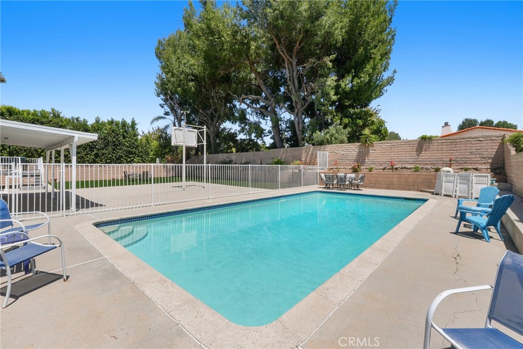 https://media.crmls.org/medias/d708c58f-1098-402a-817d-795674f73a43.jpg?preset=X-Large