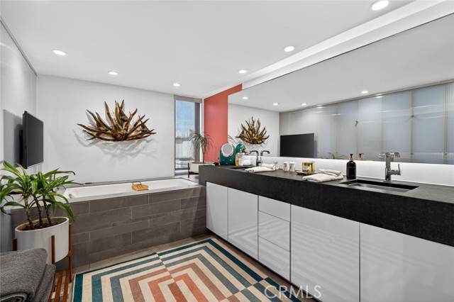 Detail Gallery Image 36 of 62 For 219 Colton, Newport Beach,  CA 92663 - 4 Beds | 3 Baths