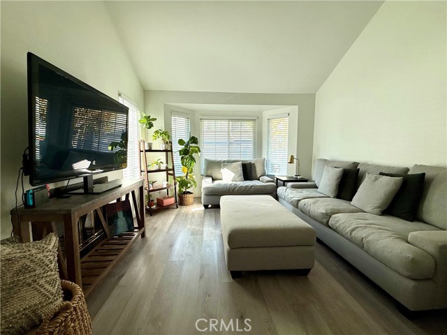 Detail Gallery Image 7 of 31 For 1641 Dimas Ct, Azusa,  CA 91702 - 2 Beds | 2/1 Baths