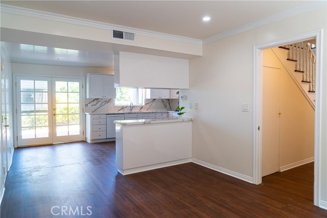Detail Gallery Image 10 of 39 For 24060 Hatteras St, Woodland Hills,  CA 91367 - 5 Beds | 5 Baths