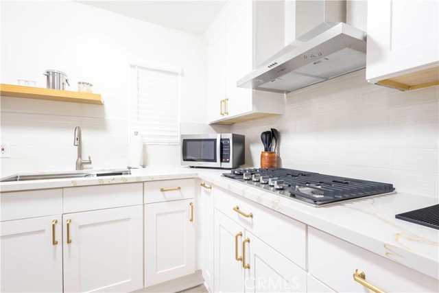 3720 S St Andrews Place, Los Angeles CA: https://media.crmls.org/medias/d70a88d6-c8d4-413b-b0ca-e8f48470ee7e.jpg