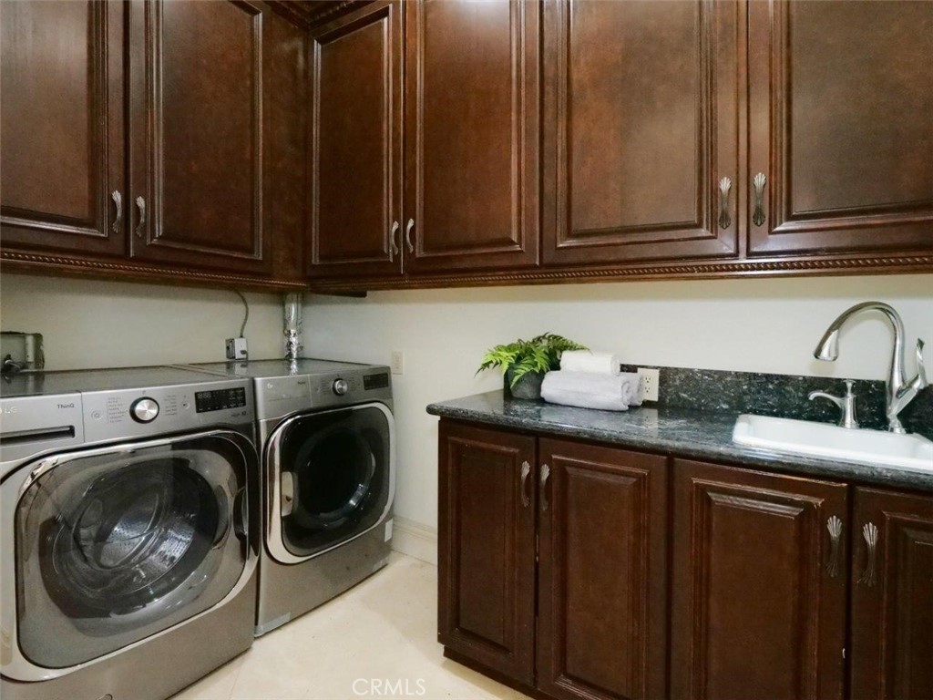 https://media.crmls.org/medias/d70b0915-e206-4ee7-8586-d180aa3ac306.jpg?preset=X-Large