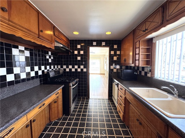 Detail Gallery Image 5 of 23 For 1049 W 65th Pl, Los Angeles,  CA 90044 - 3 Beds | 1 Baths