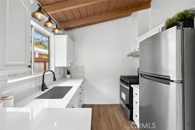 Detail Gallery Image 7 of 29 For 135 High Drive, Laguna Beach,  CA 92651 - – Beds | – Baths