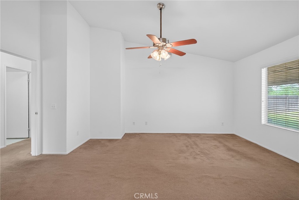 https://media.crmls.org/medias/d70b16e5-40c6-4e06-8ff4-b850bc55025b.jpg?preset=X-Large