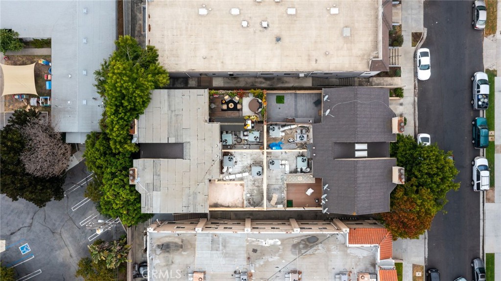 https://media.crmls.org/medias/d70b89ee-2158-46d3-9d0c-18d4e76e79d7.jpg?preset=X-Large