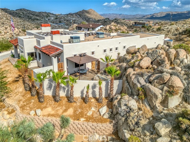Detail Gallery Image 9 of 62 For 57045 Plaza Del Amigo, Yucca Valley,  CA 92284 - 3 Beds | 3/1 Baths