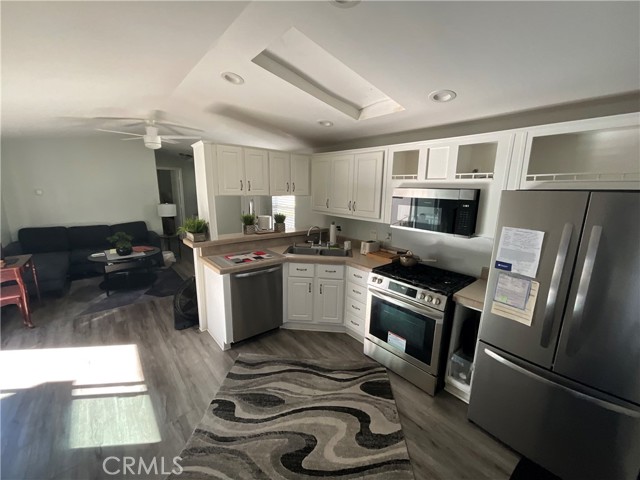 Detail Gallery Image 8 of 13 For 2060 Newport Blvd, Costa Mesa,  CA 92627 - 1 Beds | 1 Baths