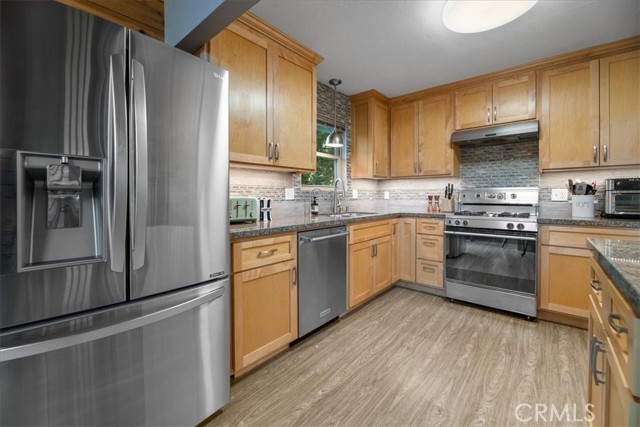 Detail Gallery Image 10 of 35 For 1021 Berne Dr, Crestline,  CA 92325 - 4 Beds | 3 Baths
