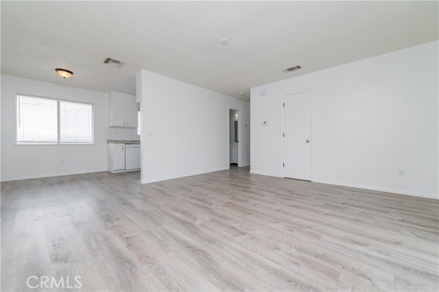 16518 Avalon Avenue, Victorville CA: https://media.crmls.org/medias/d70d8862-05eb-48cd-9434-18638a6698c3.jpg