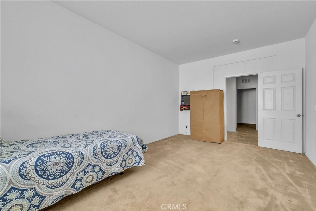https://media.crmls.org/medias/d70db169-217a-4358-b124-004e47c47e47.jpg?preset=X-Large