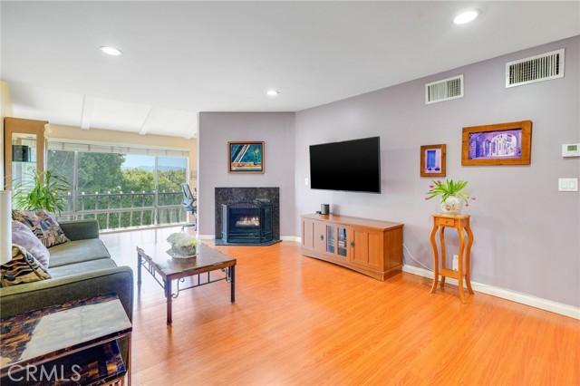 Detail Gallery Image 3 of 24 For 12720 Burbank Blvd #322,  Valley Village,  CA 91607 - 2 Beds | 2 Baths