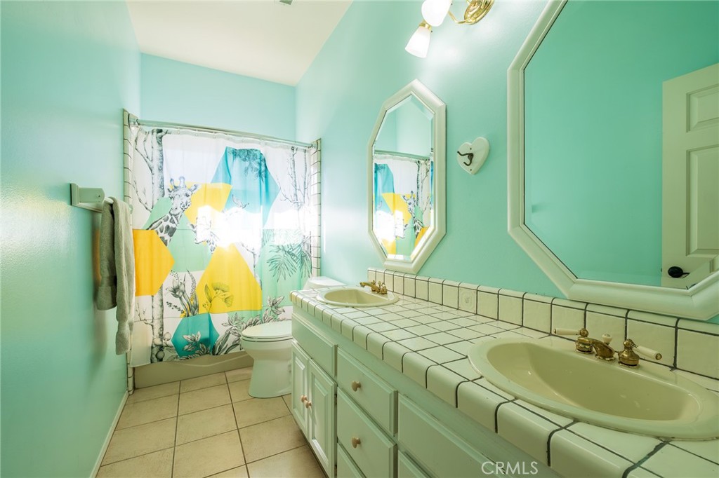 https://media.crmls.org/medias/d70e1434-a3ac-4951-988d-ef73c01f0675.jpg?preset=X-Large