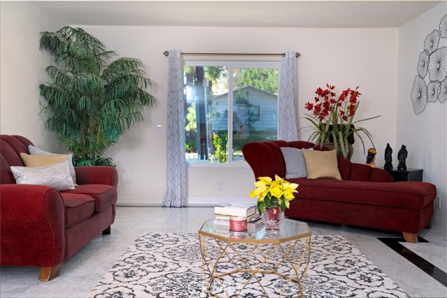 Detail Gallery Image 6 of 70 For 10660 Melvin Ave, Porter Ranch,  CA 91326 - 5 Beds | 3/1 Baths