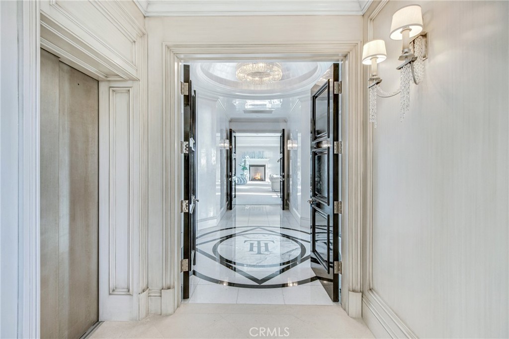 https://media.crmls.org/medias/d70fa81b-6b89-44e0-a3ab-74bd191d9a99.jpg?preset=X-Large