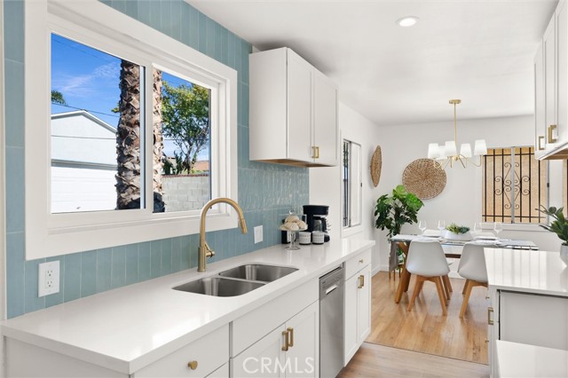 Detail Gallery Image 11 of 29 For 1559 W 113th, Los Angeles,  CA 90047 - 3 Beds | 2 Baths