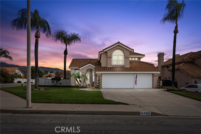 Detail Gallery Image 4 of 49 For 7207 Yarnell Rd, Highland,  CA 92346 - 4 Beds | 2/1 Baths