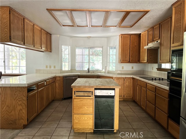 Detail Gallery Image 10 of 44 For 386 Garden Dr, Cedarpines Park,  CA 92322 - 5 Beds | 3 Baths