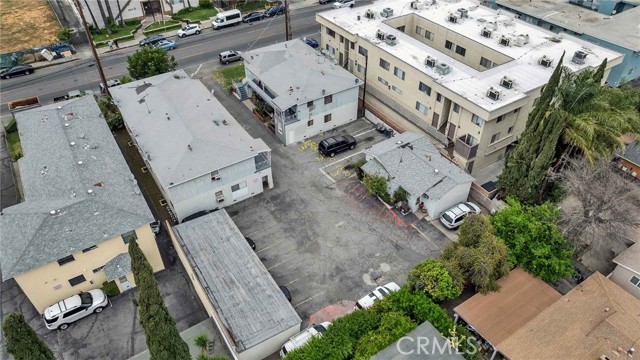6862 Hazeltine Avenue, Van Nuys CA: https://media.crmls.org/medias/d7134e75-b7ec-4371-8cb1-2f37accc23cb.jpg