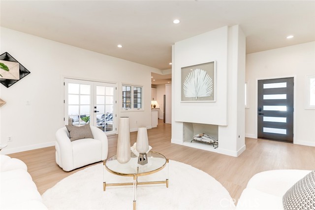 26 Seton, Irvine CA: https://media.crmls.org/medias/d71350a2-8497-4063-b2df-deba75a4d9f6.jpg