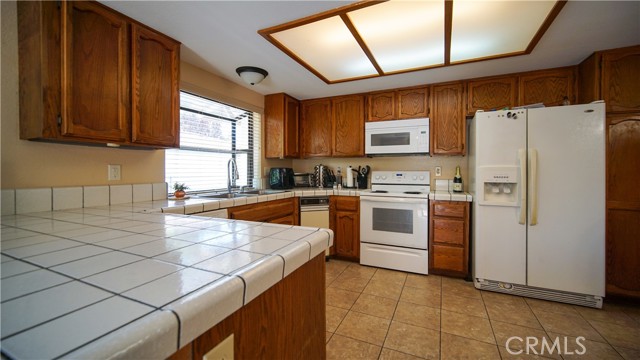 Detail Gallery Image 6 of 9 For 29320 Longhorn Dr, Canyon Lake,  CA 92587 - 3 Beds | 2 Baths