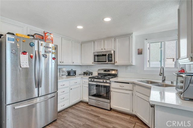 Detail Gallery Image 16 of 42 For 12269 Stonegate Cir, Victorville,  CA 92392 - 3 Beds | 2/1 Baths