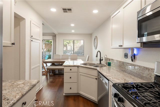 Detail Gallery Image 17 of 37 For 229 Windsong Ct, Azusa,  CA 91702 - 3 Beds | 3 Baths