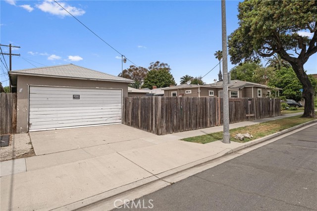 1040 E 67th Street, Long Beach CA: https://media.crmls.org/medias/d71468a5-4827-4f2e-b9c4-2e7e31542d9b.jpg
